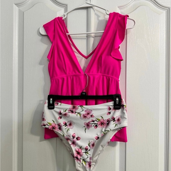 Women’s Swim Bundle – 3 Piece Set – Tankini & One Piece – Size M - Picture 2 of 7